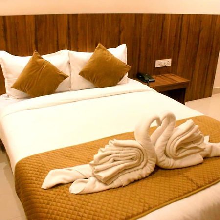 Hotel Sakura Inn Hosūr Esterno foto