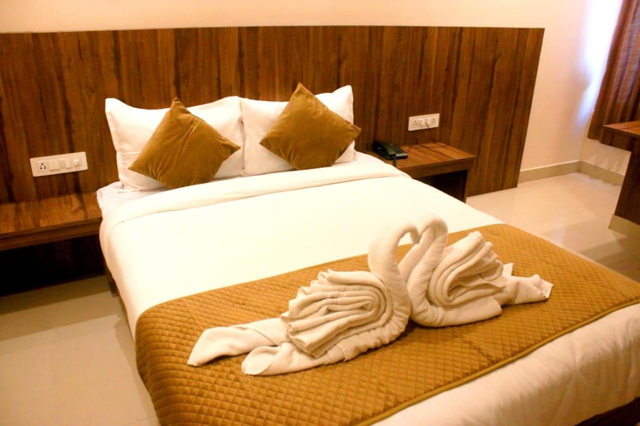 Hotel Sakura Inn Hosūr Esterno foto