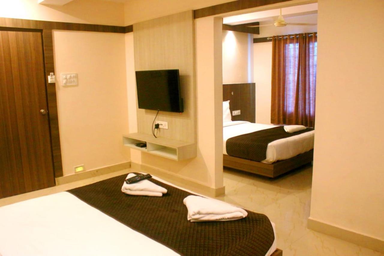 Hotel Sakura Inn Hosūr Esterno foto