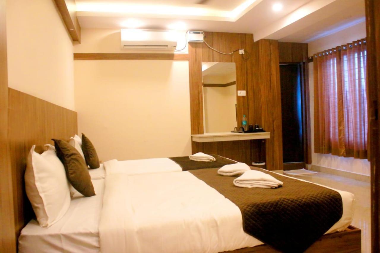 Hotel Sakura Inn Hosūr Esterno foto