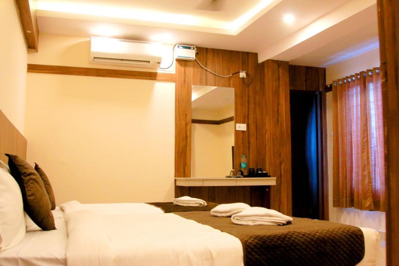 Hotel Sakura Inn Hosūr Esterno foto