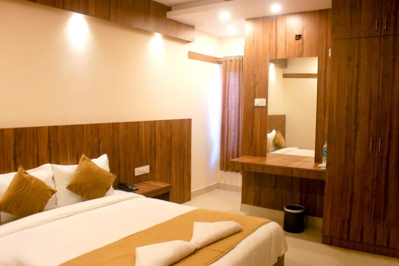 Hotel Sakura Inn Hosūr Esterno foto