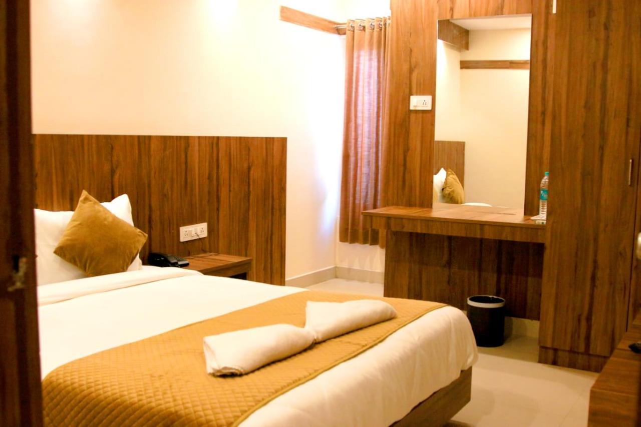 Hotel Sakura Inn Hosūr Esterno foto