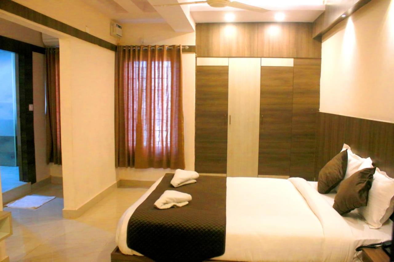 Hotel Sakura Inn Hosūr Esterno foto