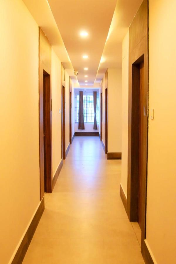 Hotel Sakura Inn Hosūr Esterno foto