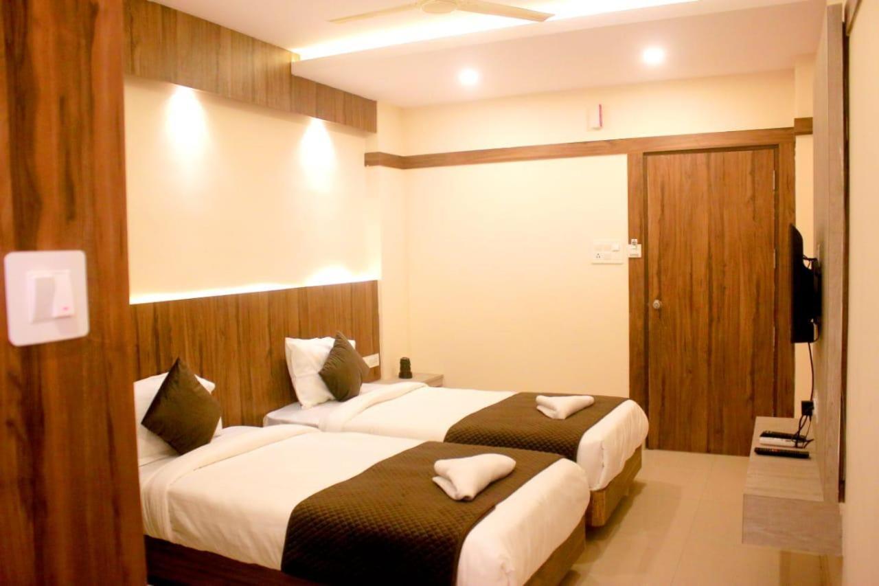 Hotel Sakura Inn Hosūr Esterno foto