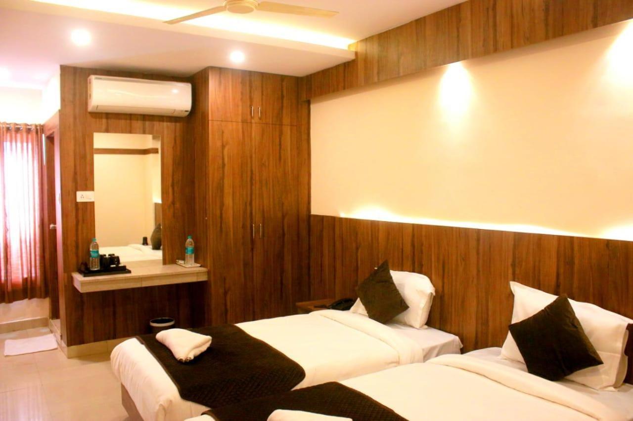 Hotel Sakura Inn Hosūr Esterno foto